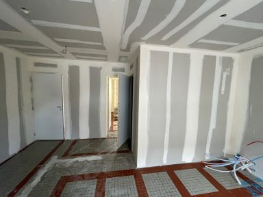 Appartement rénovation, isolation, plaque de plâtre et jointoiement 
